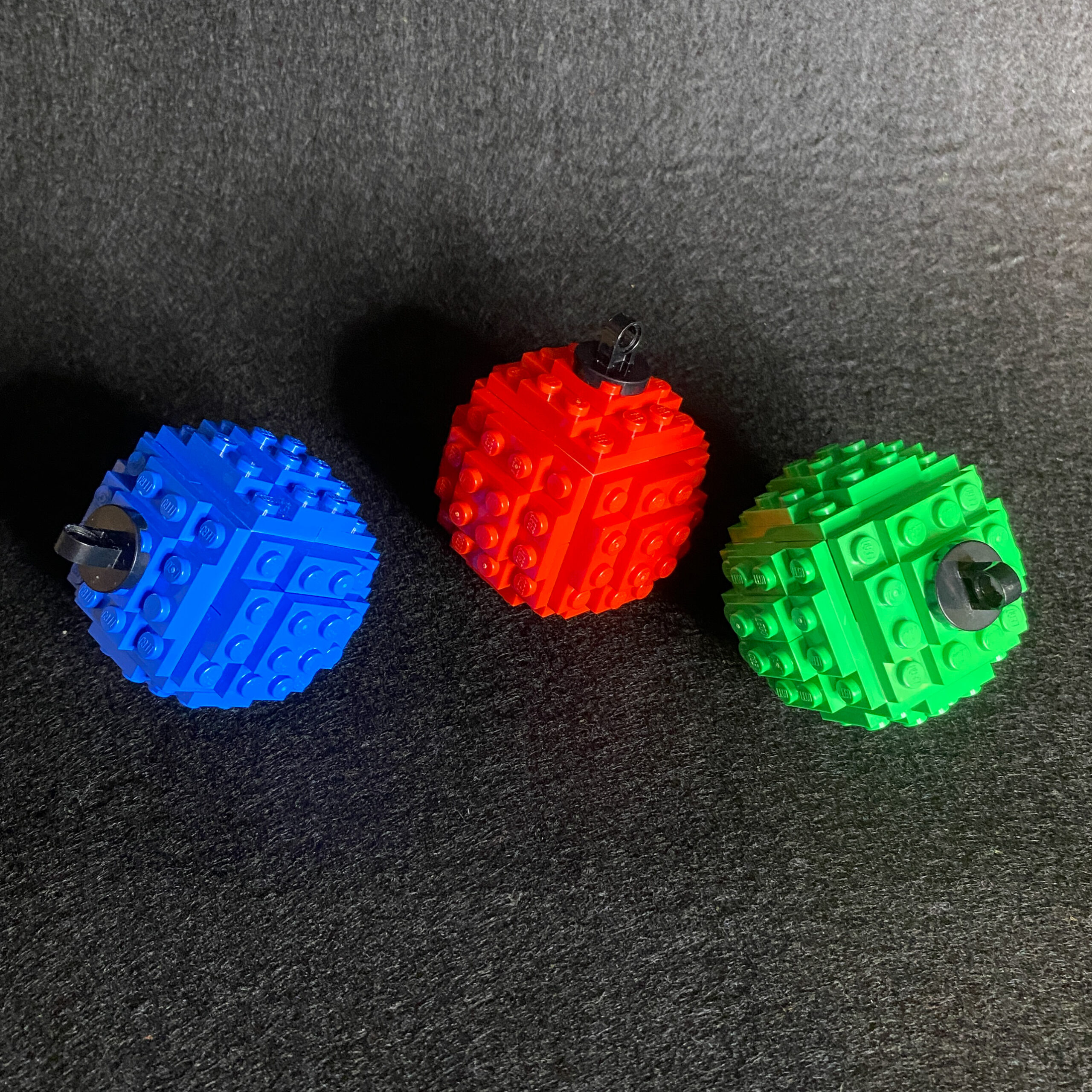 Build the Ornaments ~ 'Otto the Ornament' Bricks and Book Kit - Image 2